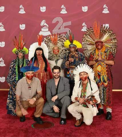 Br&ocirc; Mc&#039;s se apresentam no Grammy Latino ao lado de Alok