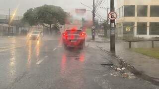 Feriad&atilde;o ainda tem alerta de chuva e ventos de at&eacute; 60 km por hora