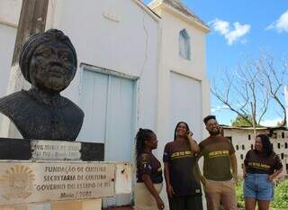 Grupo que constitui o Projeto Niara, responsável por festival que será realizado na comunidade Tia Eva (Foto: Divulgação) 