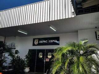 Fachada da Depac Cepol onde o caso foi regitrado na tarde deste sábado (Foto: Marcos Maluf)