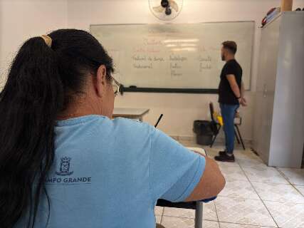 Escola da Capital abre turmas exclusivas para adultos concluírem o Ensino Médio