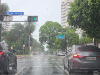 Com tempo inst&aacute;vel, Capital segue com pancadas de chuva durante esta segunda