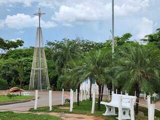 Decoração instalada na Cidade do Natal (Foto: Geniffer Valeriano)