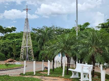 A 5 semanas do Natal, iluminação começa a ser instalada na Capital