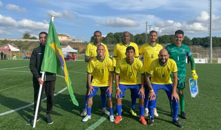 Seleção Brasileira de Futebol PC perfilada antes de jogo na Espanha (Foto: Divulgação)