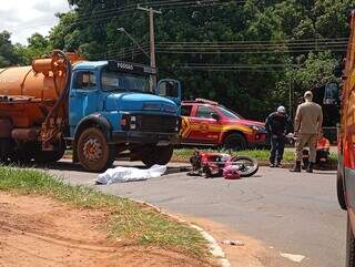 Acidente aconteceu no cruzamento da Avenida Guaicurus com a Rua da Divisão, na segunda-feira. (Foto: Ana Beatriz Rodrigues)