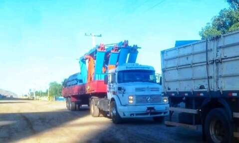 Obra da Bioce&acirc;nica recebe estrutura para suspender cabos de ponte