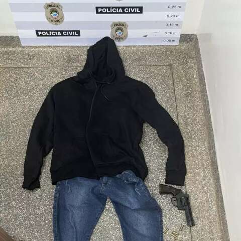 Jovem que atirou em adolescentes dentro de bar &eacute; levado para Unei