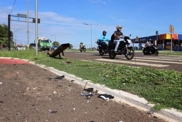 &quot;Estava sem capacete&rdquo;, dizem testemunhas sobre motociclista morto em colis&atilde;o