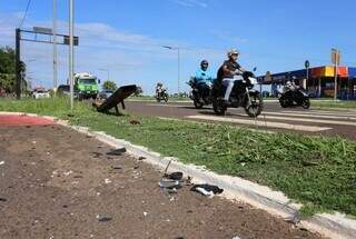 Local onde o acidente aconteceu, na madrugada desta quarta-feira (Foto: Osmar Daniel)