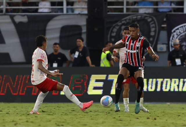 Empate com o S&atilde;o Paulo mant&eacute;m Bragantino na zona de rebaixamento