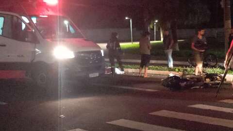 Jovem morre após bater moto em poste da Av. Duque de Caxias