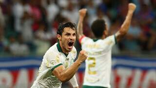 Raphael Veiga comemora gol que deixou tudo igual na Arena Fonte Nova. (Foto: Cesar Greco/Palmeiras)