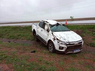 Caminhonete do prefeito de Sonora parou às margens da rodovia (Foto: Idest)