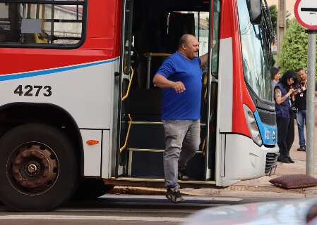 Motoristas de ônibus prometem greve na segunda