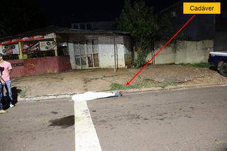 Corpo de Marcinval no local onde foi assassinado em maio deste ano (Foto: Reprodução)