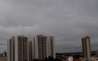 Céu nublado visto do Bairro Vivendas do Bosque, na Capital (Foto: Direto das Ruas)