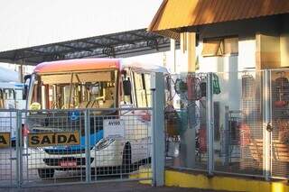 Ônibus parado na garagem do Consórcio Guaicurus, durante a paralisação de junho de 2022 (Foto: Henrique Kawaminami/Arquivo)