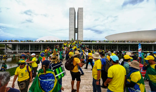 Bolsonarista invadindo o Congresso Nacional, no dia 8 de janeiro de 2023 (Foto: Marcelo Camargo/Agência Brasil/Arquivo)