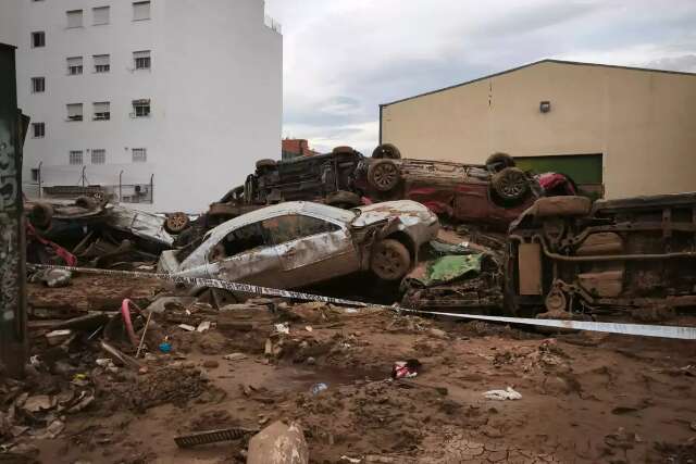 Casal &lsquo;assistiu&rsquo; cidade ser destru&iacute;da enquanto passava f&eacute;rias em MS