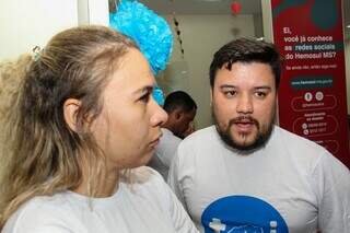 Auxiliar administrativo, Annamaria Silva Sanatana Mendes, ao lado do marido, analista de infraestrutura Wellington Pedroso Mendes, durante ação do Instituto Tamojunto (Foto: Juliano Almeida)