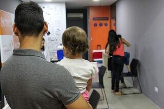 Plantão segue até às 16h no Pátio Central, em Campo Grande (Foto: Juliano Almeida)