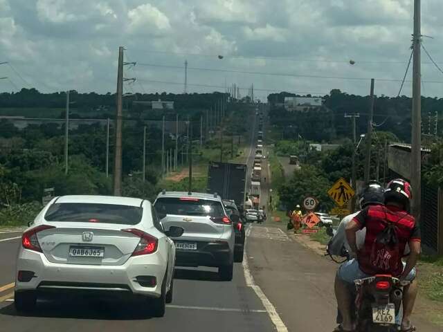 Obras deixam tr&acirc;nsito lento e com 5 km de congestionamento