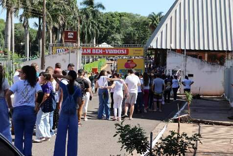 Jovens madrugam para participar da Jornada Diocesana da Juventude