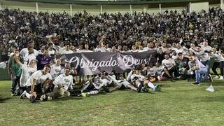 Jogadores do Vozão comemoram retorno ao Brasileirão Série A. (Foto: Gabriel Silva/Ceará)