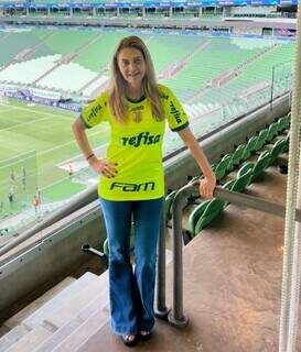 Leila Pereira assistindo treino do Palmeiras (Foto: Redes sociais)