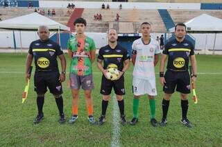 Três Lagoas e Portuguesa abriram a disputa no Estádio Madrugadão. (Foto: André Melo/FFMS)