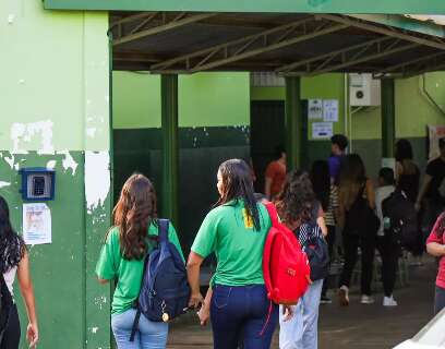 Governo do Estado amplia bolsas de R$ 1,4 mil para estudantes