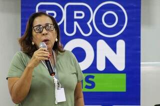 Vera Lúcia alerta que os dispositivos eletrônicos têm reconfigurado o mercado do tabaco, ao atrair o público jovem com aromas, sabores e designs diferentes (Foto: Juliano Almeida)