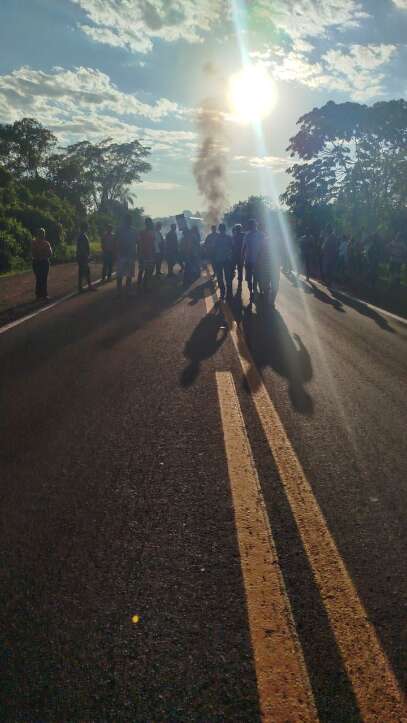 Por reivindicações diferentes, 3 rodovias são fechadas durante