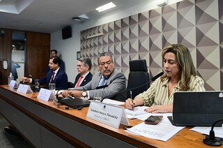 A senadora Soraya Thronicke, relatora da CPI das Bets, durante audiência que aprovou a convocação do sertanejo. (Foto: Pedro França/Agência Senado)