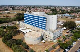 Imagem aérea do prédio do Hospital Regional de Mato Grosso do Sul, administrado pela Funsau (Foto: Osmar Veiga/Arquivo) 