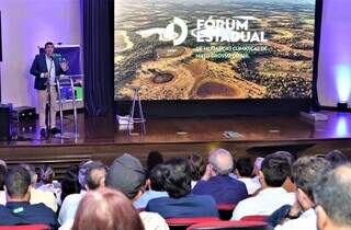 Eduardo Riedel discursa na primeira edição do Fórum de Mudanças Climáticas de Mato Grosso do Sul (Foto: Saul Schramm/Arquivo)