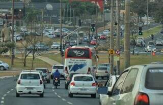 Trânsito na Avenida Gury Marques, umas das mais movimentadas da Capital (Foto: Henrique Kawaminami)