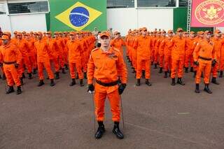 Novos soldados do Corpo de Bombeiros em formação (Foto: Juliano Almeida)