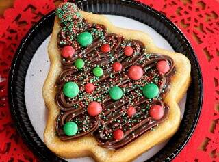 Árvore de Natal de chocolate está entre as receitas do mês. (Foto: Osmar Veiga)