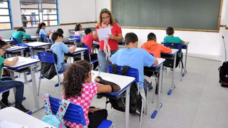 Professora da rede municipal durante aula em Campo Grande. (Foto: Arquivo/Campo Grande News)