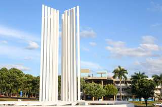 Monumento da UFMS, localizado na Cidade Universitária, em Campo Grande. (Foto: Arquivo/Paulo Francis)