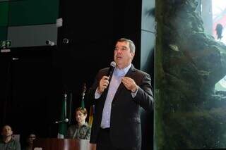 Eduardo Riedel fala durante o evento de lançamento 2ª Feira Internacional de Destinos Inteligentes (Foto: Osmar Veiga)