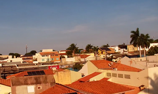 Sol aparece nesta manhã no Vivendas do Bosque, em Campo Grande (Foto: Direto das Ruas)