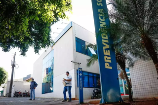 Fachada de agência do INSS, em Campo Grande. (Foto: Arquivo/Marcos Maluf)