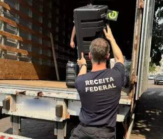 Mercadoria apreendida no Posto Esdras, região de Corumbá (Foto: Receita Federal)  