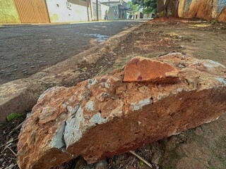 Pedra com marca de sangue (Foto: Marcos Maluf)