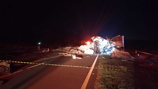 Motorista paranaense morre ao bater em traseira de carreta