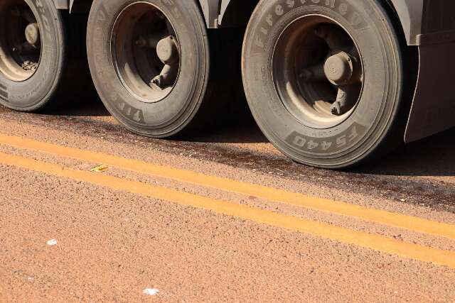 Salgadeira arrastada 20 metros por carreta perde perna e bexiga