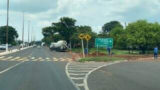 Obra na Avenida Duque de Caxias próxima ao Aeroporto Internacional de Campo Grande (Foto: Antônio Bispo)